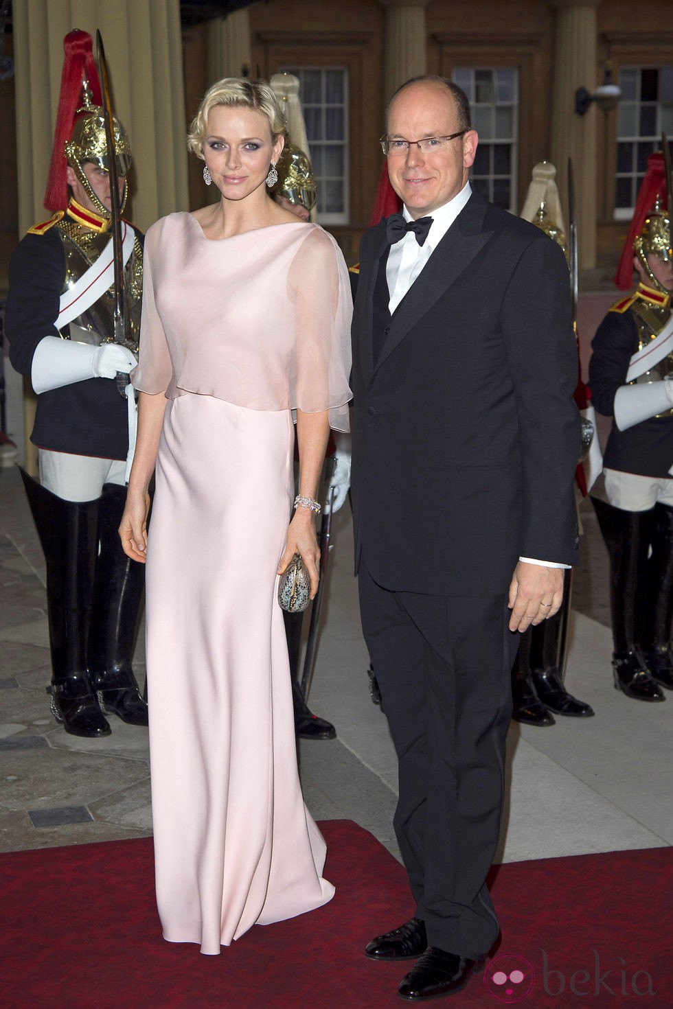 Los Príncipes de Mónaco en una cena de gala en Buckingham Palace