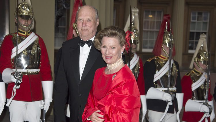 Los Reyes de Noruega en una cena de gala en Buckingham Palace