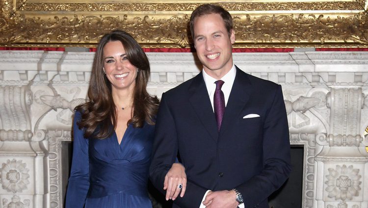 Guillermo de Inglaterra y Kate Middleton el día de la pedida oficial de mano