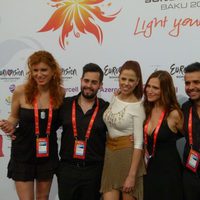 Pastora Soler durante una rueda de prensa con todo el equipo en Bakú, ciudad de eurovisión 2012