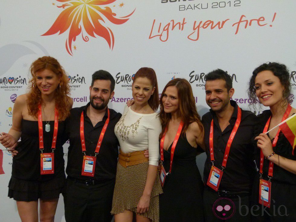 Pastora Soler durante una rueda de prensa con todo el equipo en Bakú, ciudad de eurovisión 2012