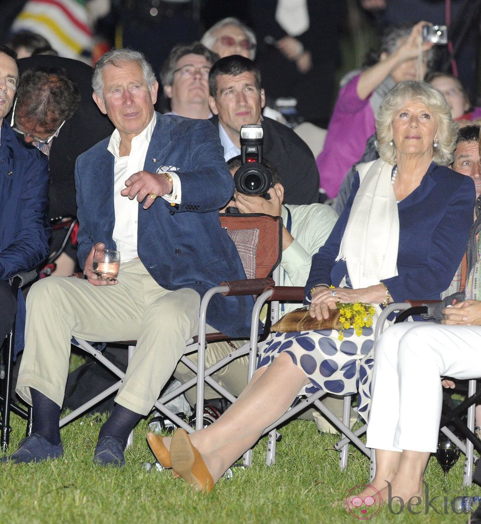 El Príncipe Carlos y Camilla Parker Bowles celebran el Día de la Victoria en Canadá