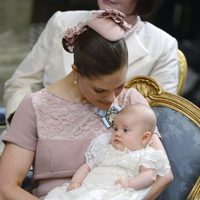 La Princesa Victoria con Estela de Suecia en su bautizo