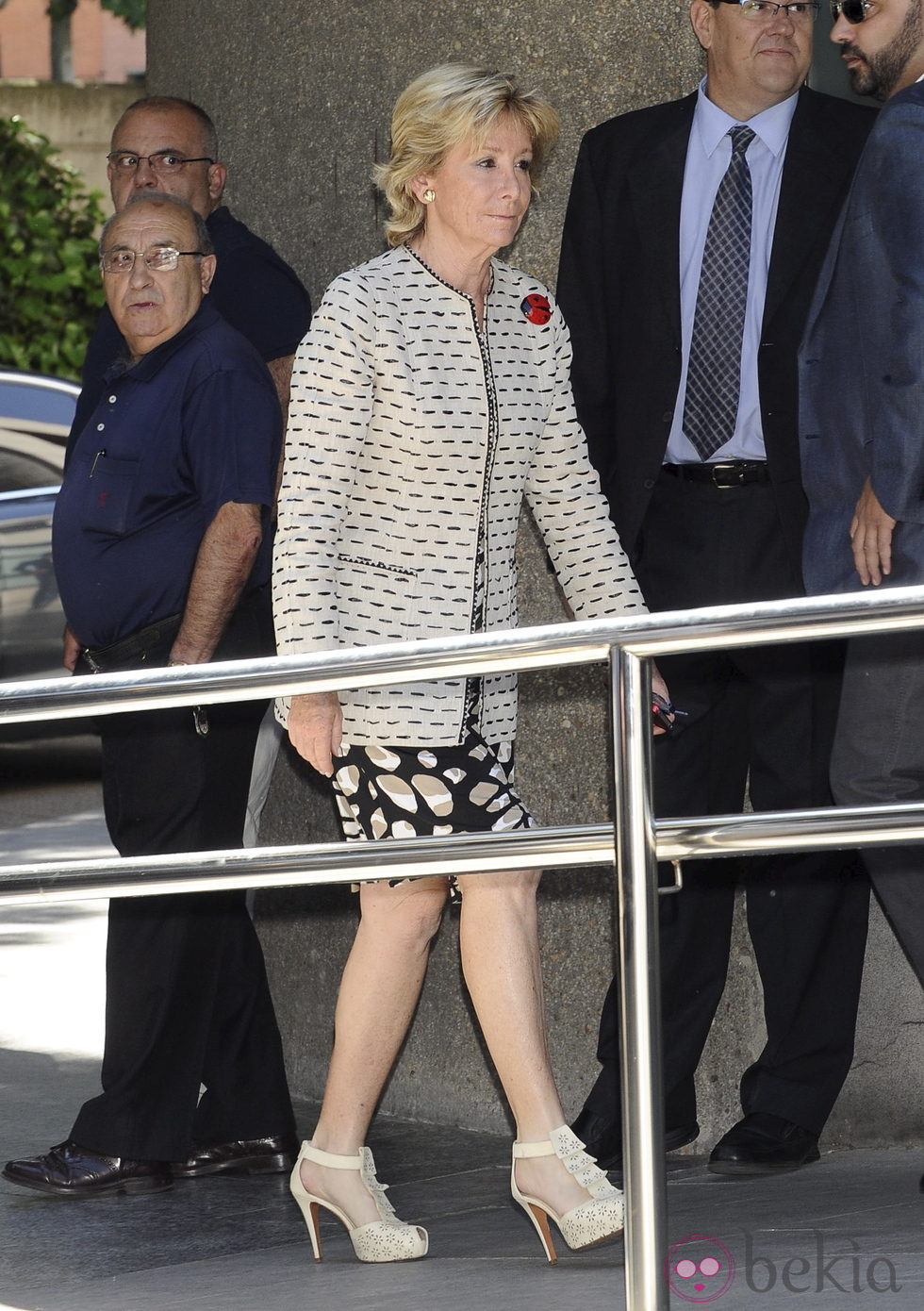 Esperanza Aguirre en la capilla ardiente de María Ángeles Sandoval, Pitina