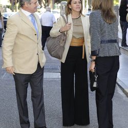 María Dolores de Cospedal en la capilla ardiente de María Ángeles Sandoval, Pitina