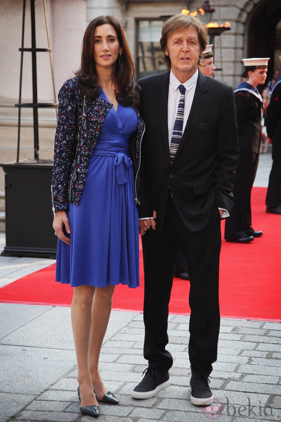 Paul McCartney y Nancy Shevell en un homenaje a Isabel II en la Academia de las Artes