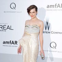 Milla Jovovich en la gala amfAR celebrada en el Festival de Cine de Cannes 2012