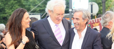 Imanol Arias con su novia Irene y Luis del Olmo en los Micrófonos de Oro 2012