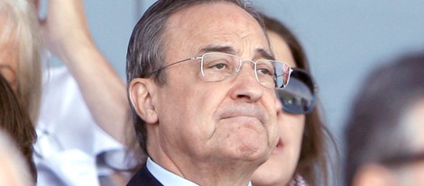 Florentino Pérez emocionado en el minuto de silencio por su mujer Pitina