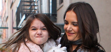 Suri Cruise muy enfadada con los fotógrafos