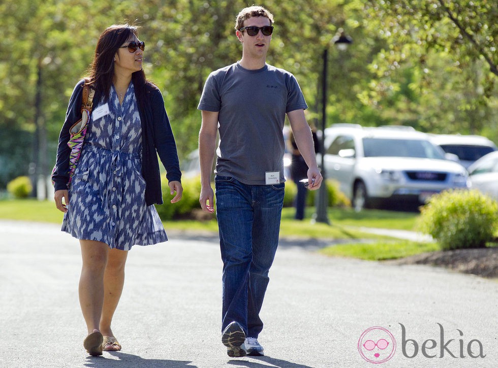 Mark Zuckerberg y Priscilla Chan paseando por Idaho