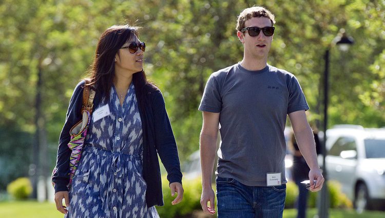 Mark Zuckerberg y Priscilla Chan paseando por Idaho