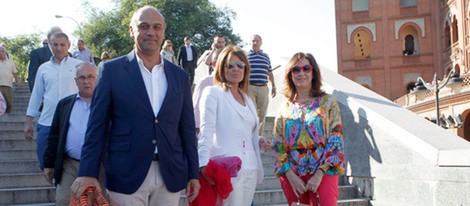 Juan Muñoz, Nuria González y Ana Rosa Quintana en una corrida de toros de San Isidro 2012