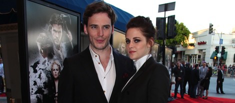 Kristen Stewart y Sam Claflin en la presentación de 'Blancanieves y la leyenda del cazador' en Los Angeles