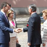 Los Príncipes saludan al Presidente de Portugal y su esposa a su llegada a Lisboa