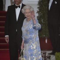 La Reina de Inglaterra en la cena de gala previa a la boda de los Duques de Cambridge