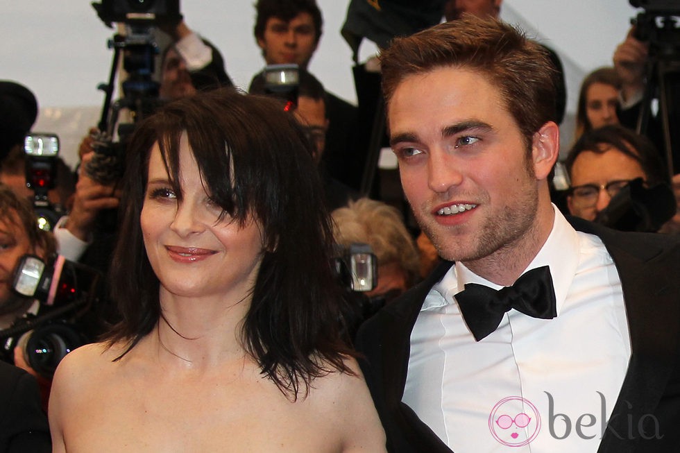 Robert Pattinson y Juliette Binoche en la premiere de 'Cosmópolis' en París