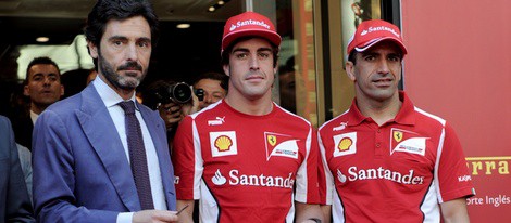 Fernando Alonso y Marc Gené en la inauguración de una tienda de Ferrari en Madrid