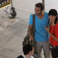 Raquel del Rosario y Pedro Castro en el aeropuerto de Madrid-Barajas