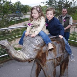 Isabel y Christian de Dinamarca en el zoo de Copenhague