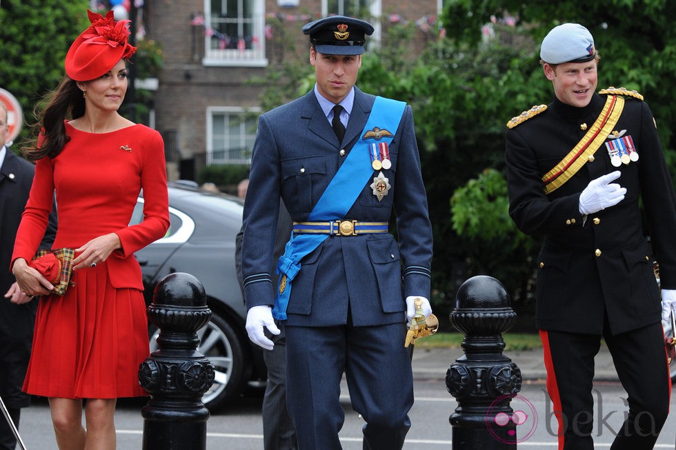 Los Duques de Cambridge y el príncipe Enrique en el Jubileo