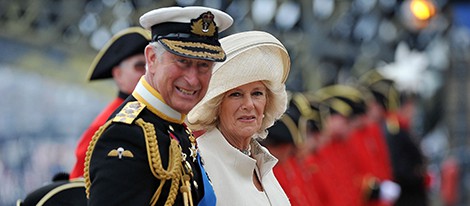 El Principe Carlos y Camilla en el desfile fluvial del Jubileo de la Reina