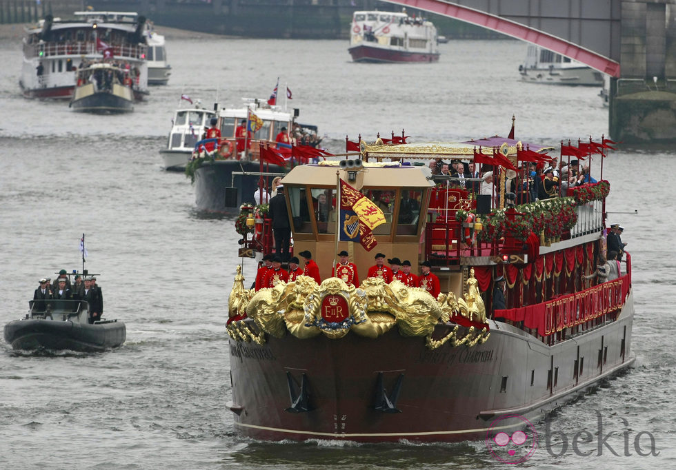 El barco de la Reina Isabel II durante el acto del Jubileo