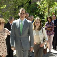 Los Príncipes en la Reunión del Patronato de la Residencia de Estudiantes