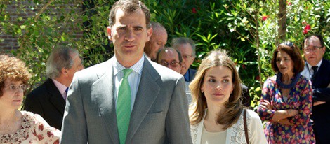 Los Príncipes en la Reunión del Patronato de la Residencia de Estudiantes