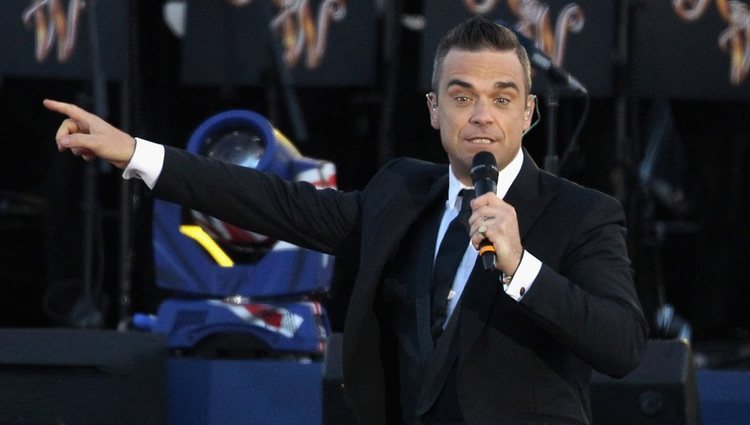 Robbie Williams en el concierto del Jubileo de Diamante de la Reina Isabel II