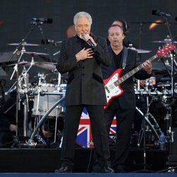 Tom Jones en el concierto del Jubileo de Diamante de la Reina Isabel II