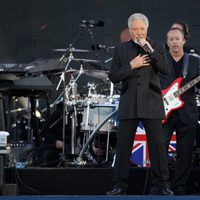 Tom Jones en el concierto del Jubileo de Diamante de la Reina Isabel II