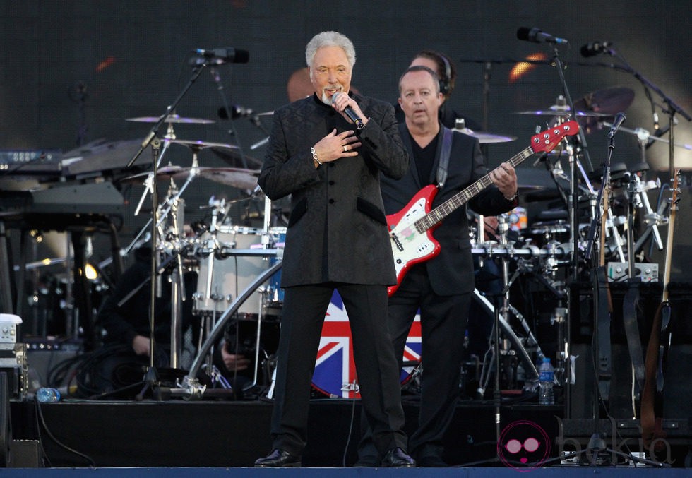 Tom Jones en el concierto del Jubileo de Diamante de la Reina Isabel II