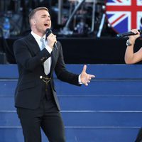 Gary Barlow y Cheryl Cole en el concierto del Jubileo de Diamante de la Reina Isabel II