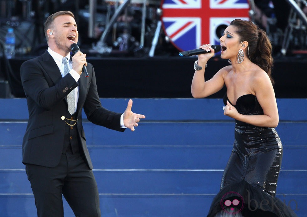 Gary Barlow y Cheryl Cole en el concierto del Jubileo de Diamante de la Reina Isabel II