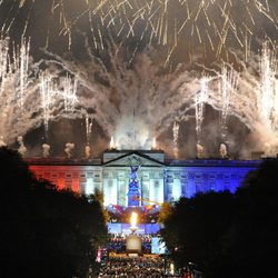 Fuegos artificiales en el concierto del Jubileo de Diamante de la Reina Isabel