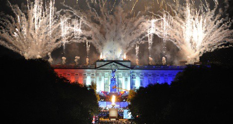 Fuegos artificiales en el concierto del Jubileo de Diamante de la Reina Isabel