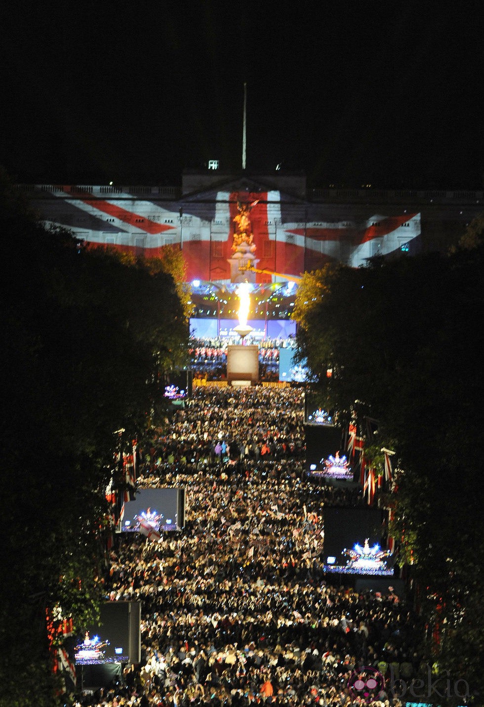 Luces y colores en el concierto del Jubileo de la Reina Isabel en Londres