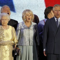 La Reina Isabel, la Duquesa de Cornualles y el Príncipe de Gales en el concierto del Jubileo