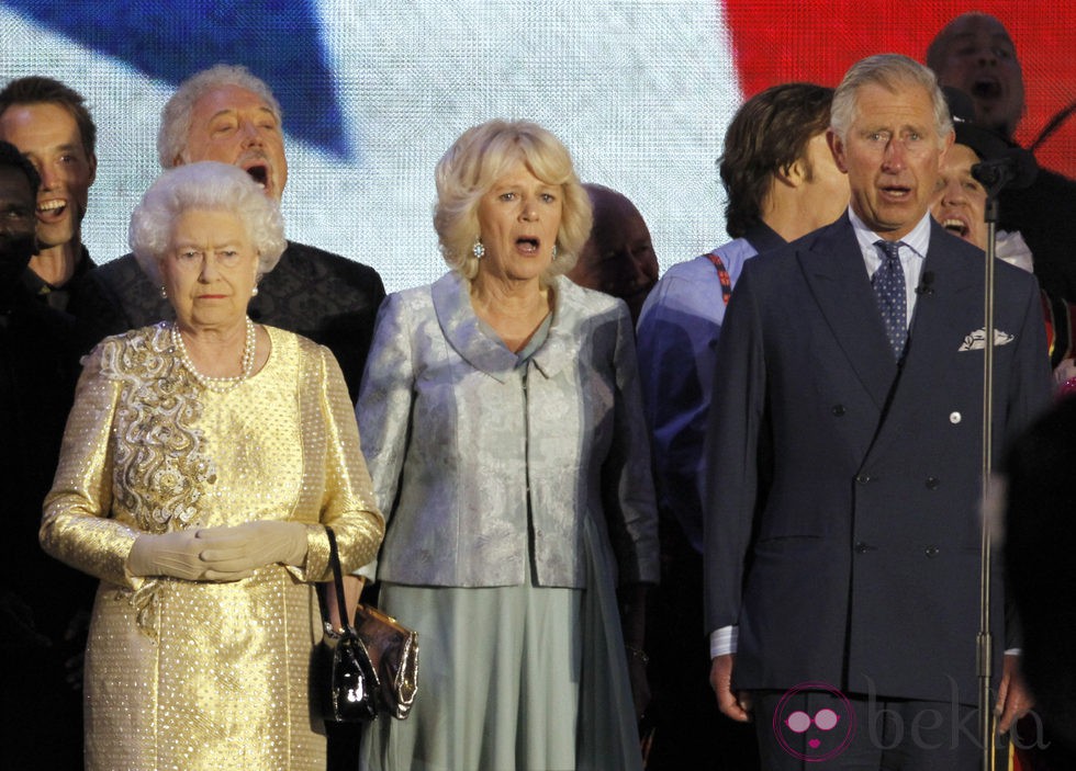 La Reina Isabel, la Duquesa de Cornualles y el Príncipe de Gales en el concierto del Jubileo