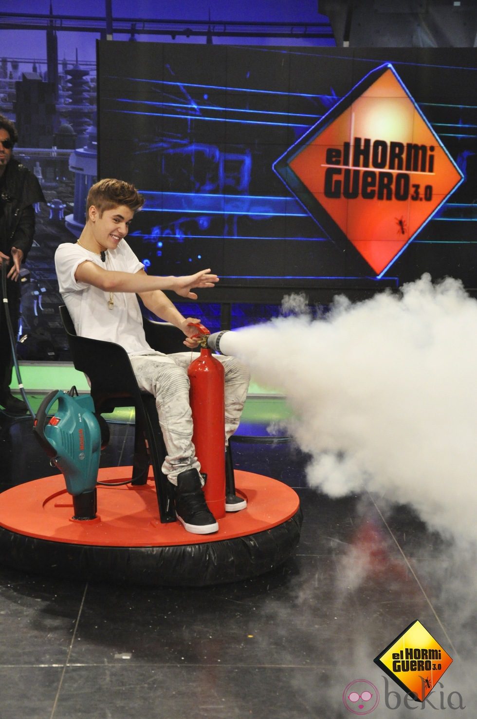 Justin Bieber en 'El Hormiguero' con un extintor