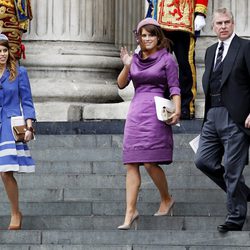 El Duque de York y las Princesas Beatriz y Eugenia en la misa del Jubileo de Diamante