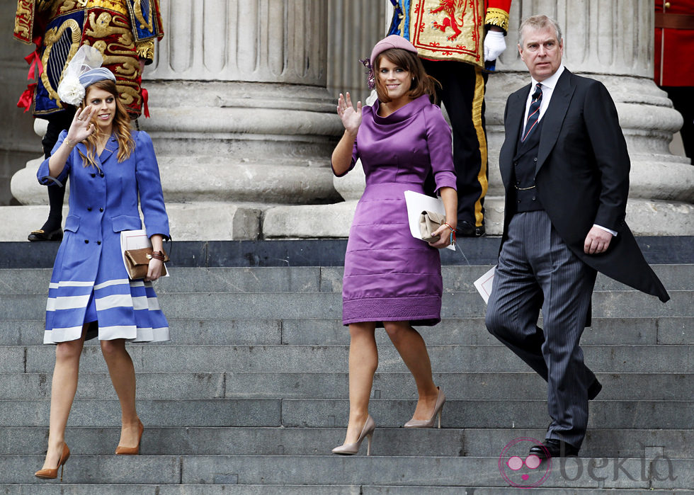 El Duque de York y las Princesas Beatriz y Eugenia en la misa del Jubileo de Diamante