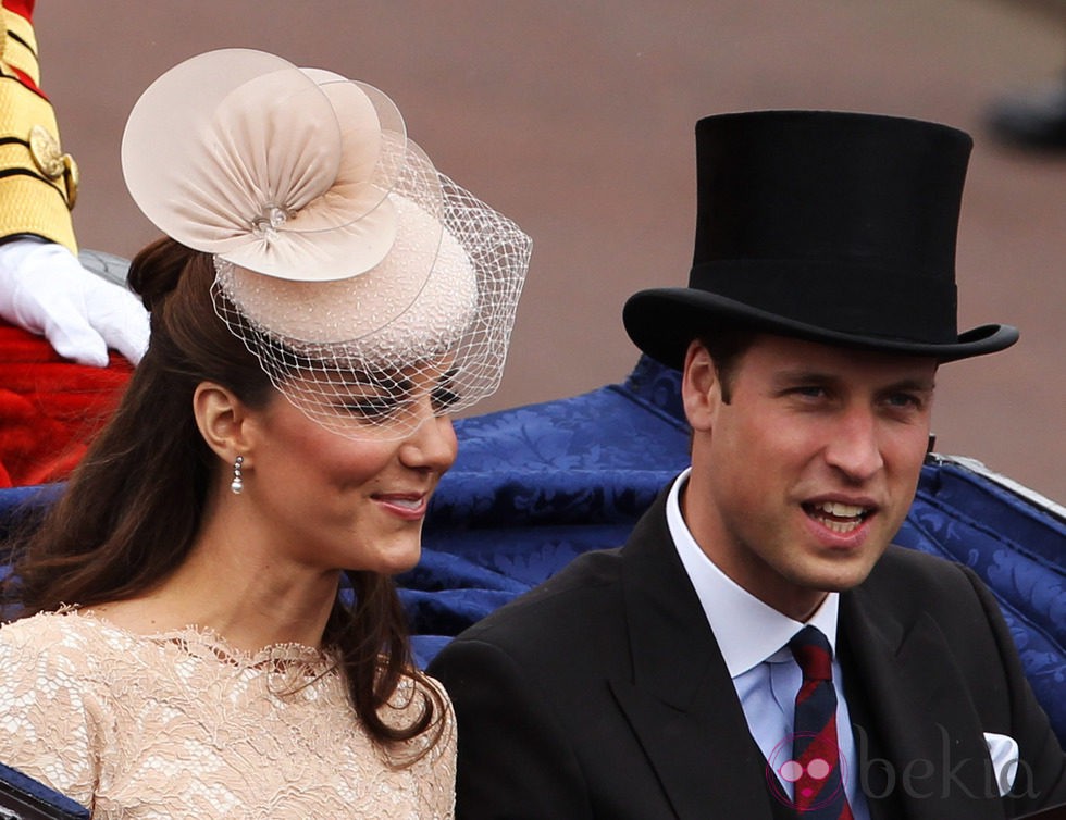 Los Duques de Cambridge en el desfile de carruajes del Jubileo de Diamante