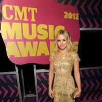 Kristen Bell en la entrega de los CMT Awards 2012