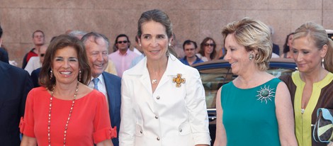 Ana Botella, la Infanta Elena y Esperanza Aguirre en la Corrida de la Beneficencia 2012