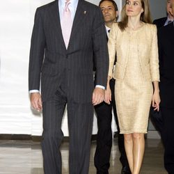 Los Príncipes Felipe y Letizia durante su visita a Pamplona