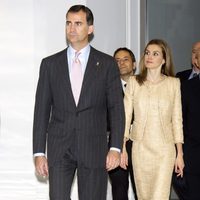 Los Príncipes Felipe y Letizia durante su visita a Pamplona