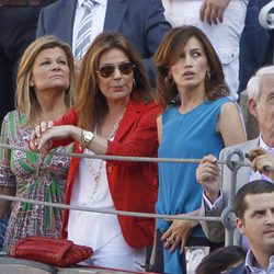 Cari Lapique, Nuria González y Nieves Álvarez en la Corrida de la Beneficencia 2012