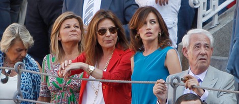 Cari Lapique, Nuria González y Nieves Álvarez en la Corrida de la Beneficencia 2012